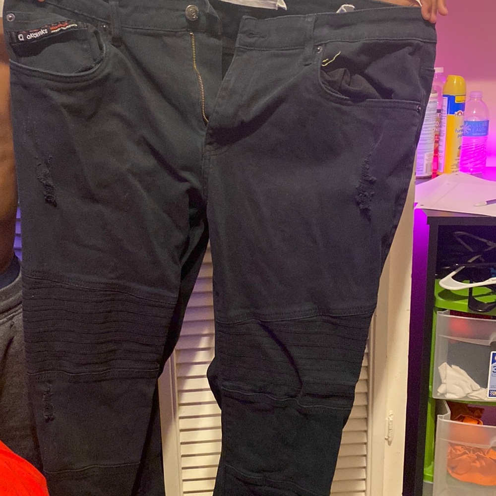 Black rigged pants/jeans